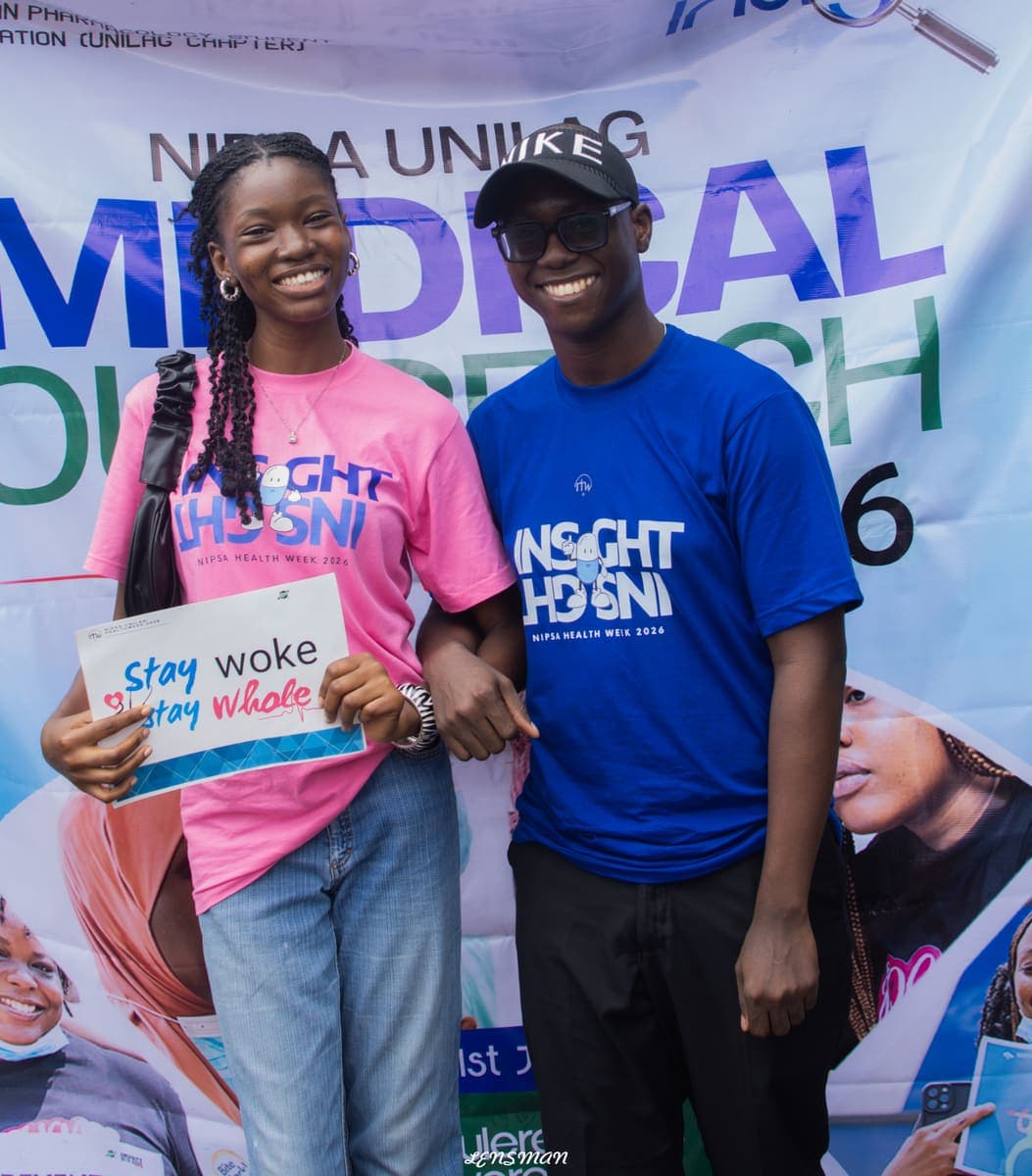 Pharmacology students in community service